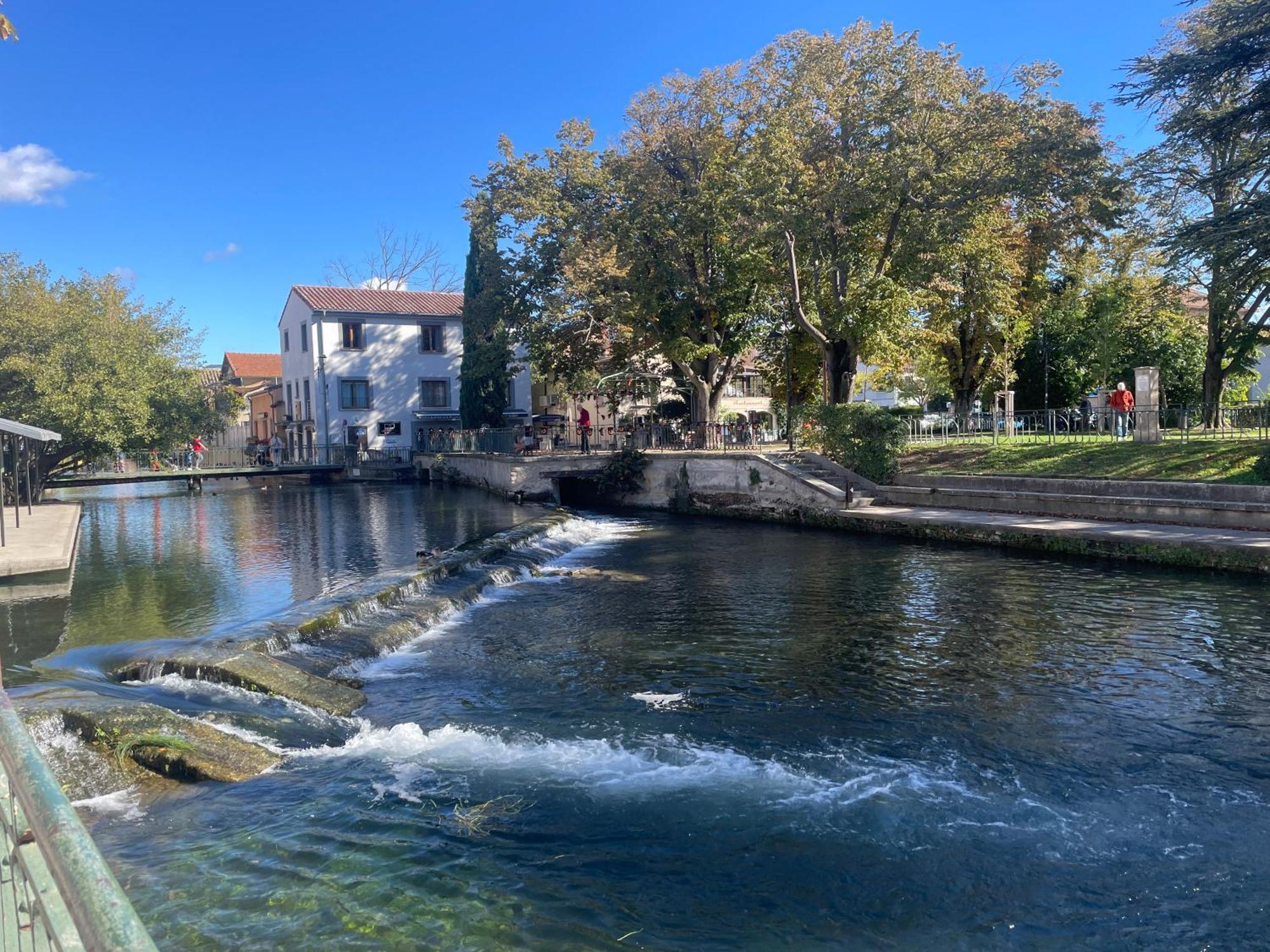 Studio Cosy Dans Le Centre-Ville Historique L'Isle-sur-la-Sorgue Bagian luar foto