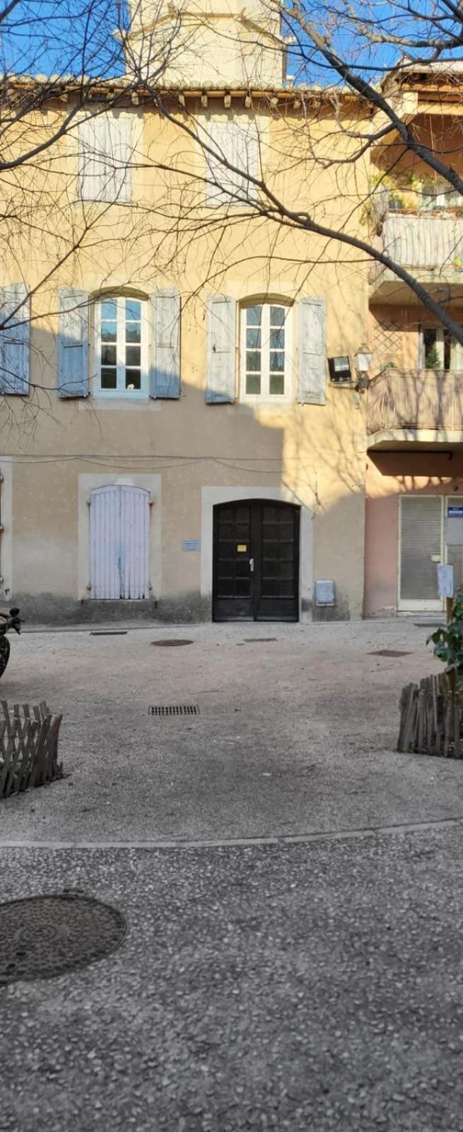 Studio Cosy Dans Le Centre-Ville Historique L'Isle-sur-la-Sorgue Bagian luar foto